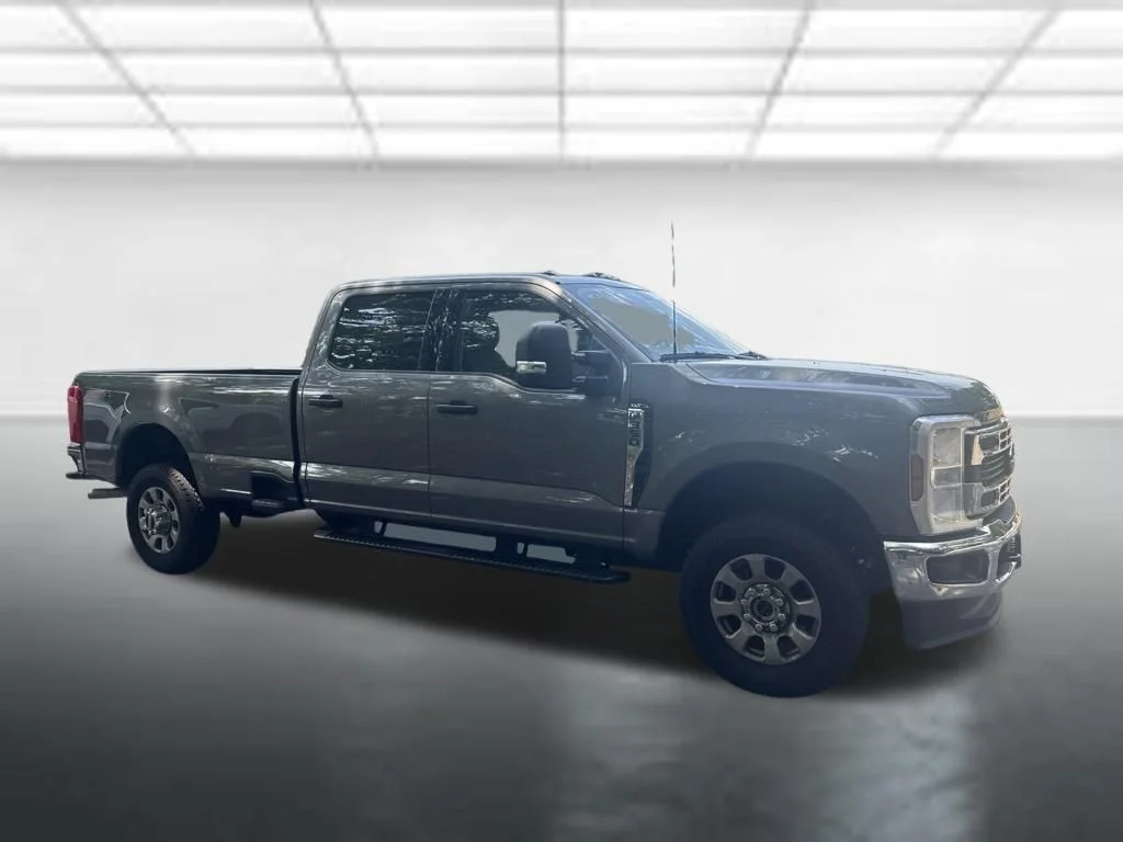 Used 2024 Gray Ford XLT image 7