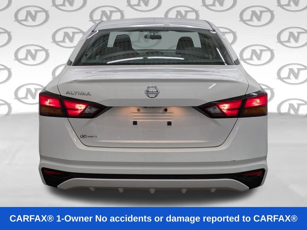 Used 2022 White Nissan 2.5 S image 28