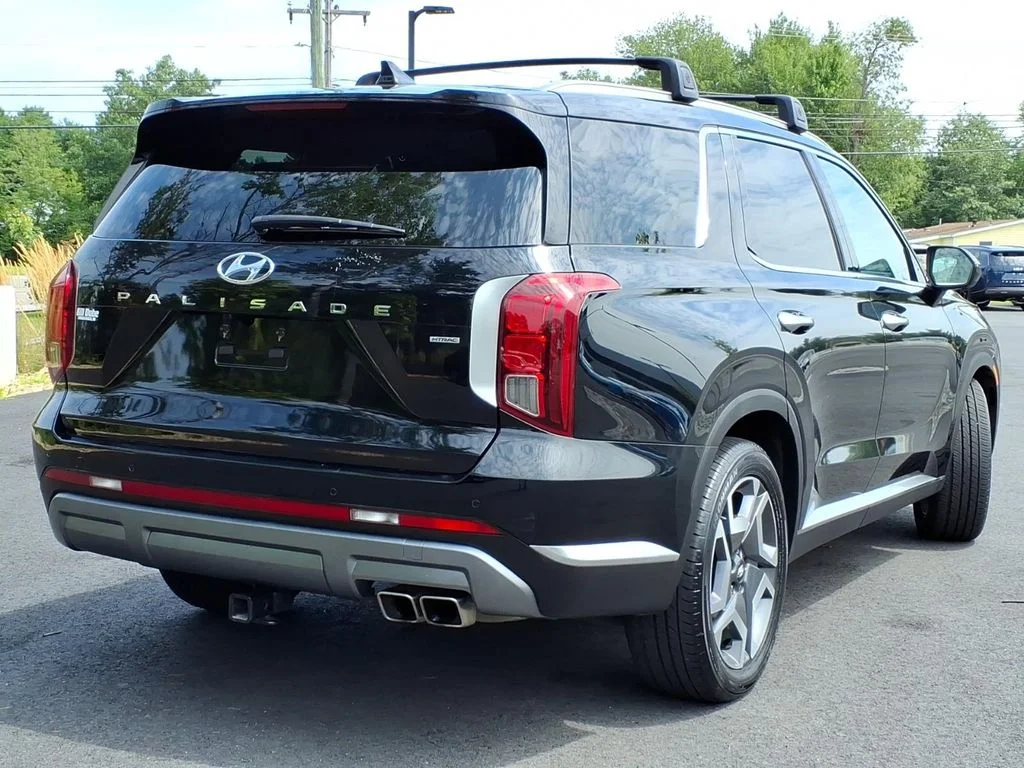 Used 2024 Black Hyundai Limited image 3