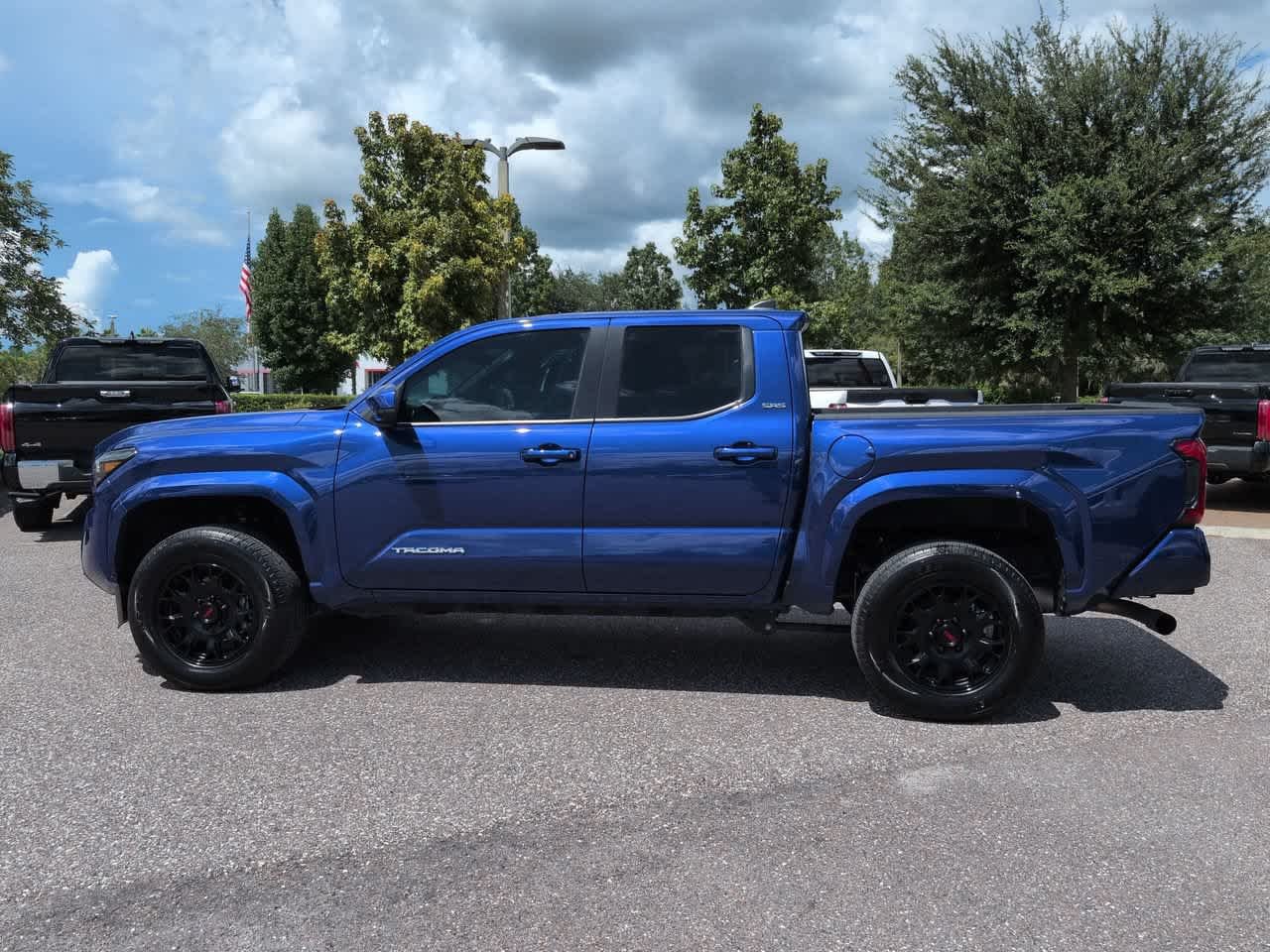 Used 2025 Blue Crush Metallic Toyota SR5 image 3