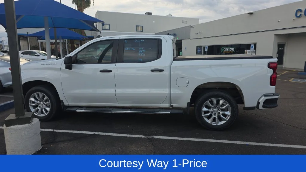 Used 2024 White Chevrolet Custom image 5