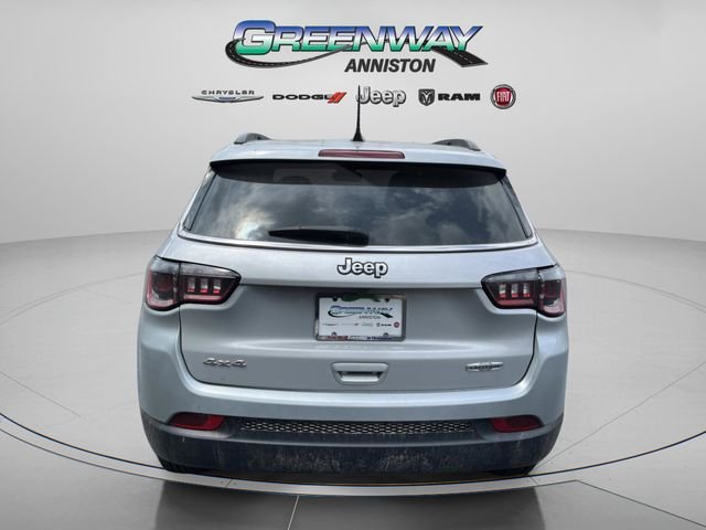 Used 2024 Silver Zynith Metallic Clearcoat Jeep Latitude image 6