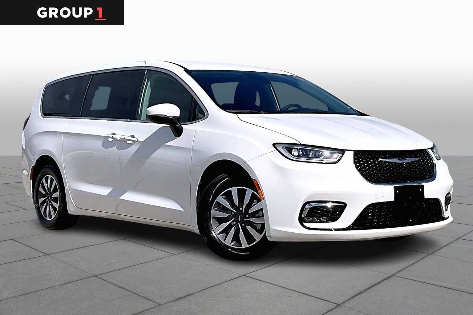 2023 Chrysler Pacifica Hybrid Touring L Hybrid's photo