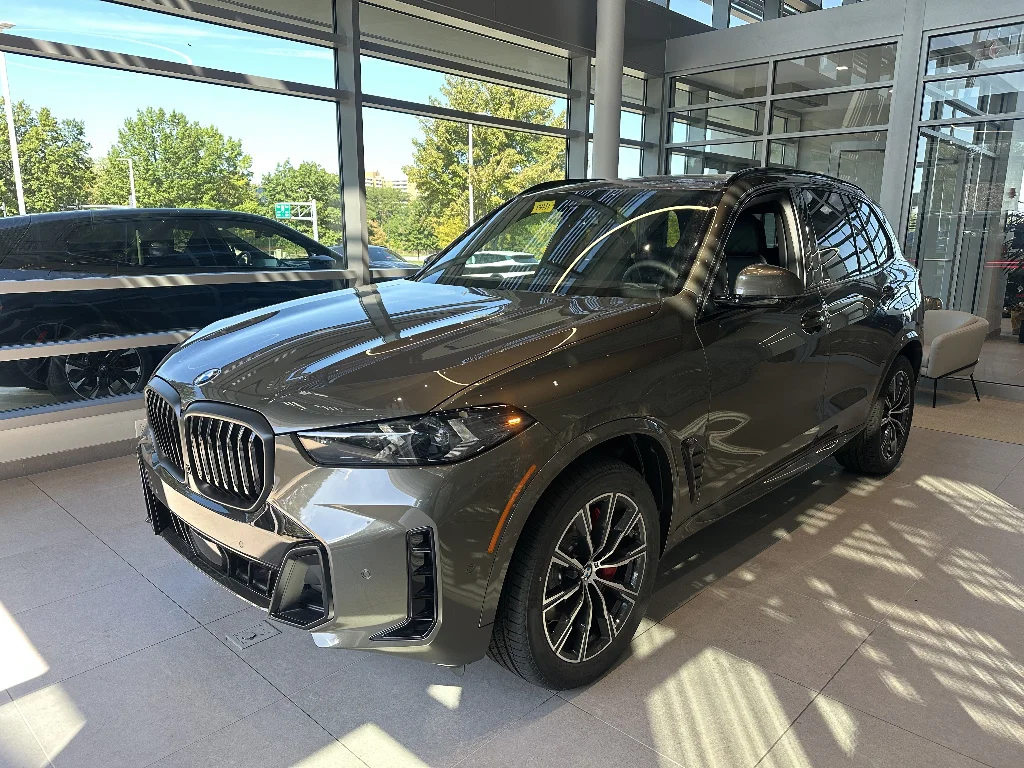New 2026 Manhattan Green Metallic BMW xDrive40i image 3