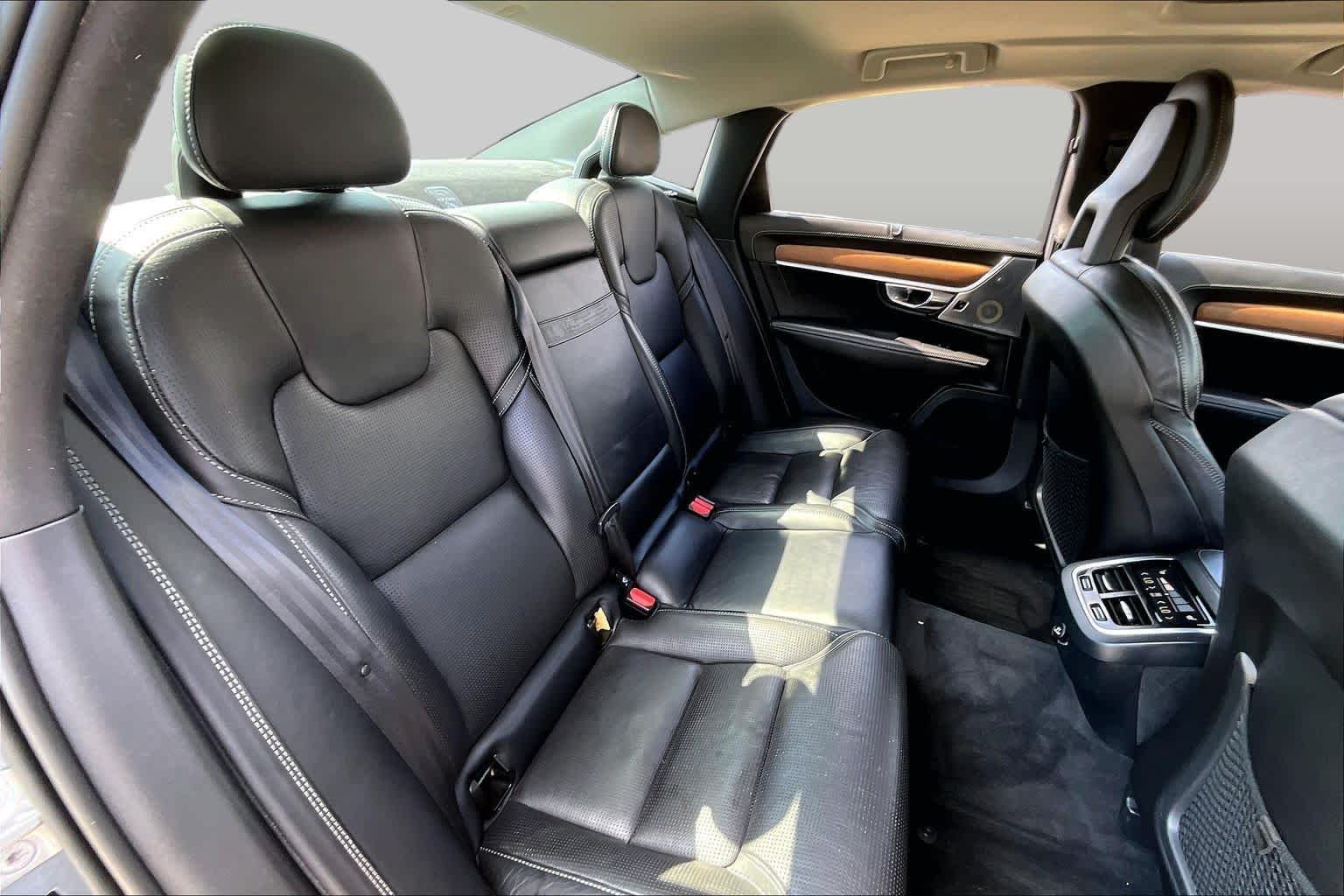 Used 2017 Osmium Grey Metallic Volvo Inscription image 18