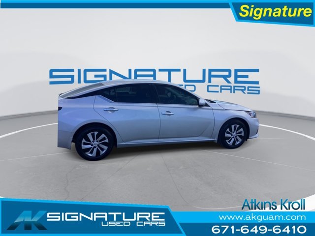 Used 2022 Brilliant Silver Metallic Nissan 2.5 S image 2