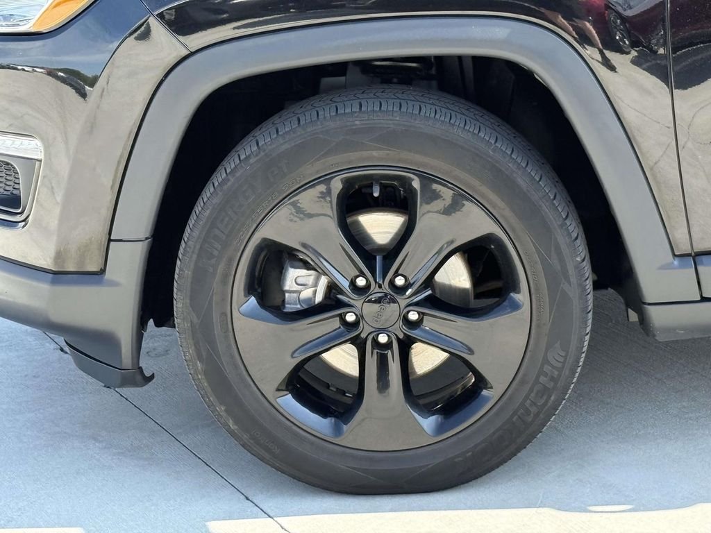 Used 2018 Black Jeep Latitude image 11