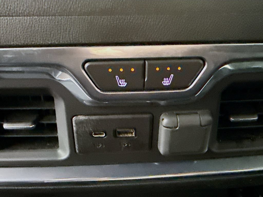 Used 2022 Summit White Chevrolet High Country image 26