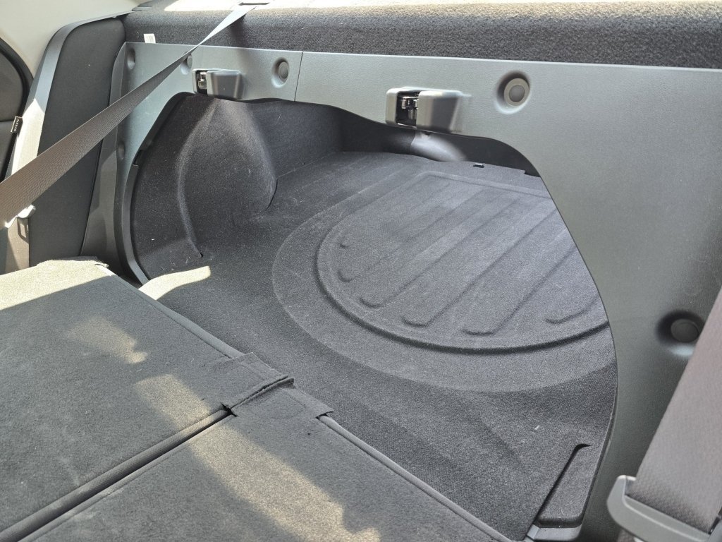 Used 2025 Fluid Metal Hyundai SEL Convenience image 31