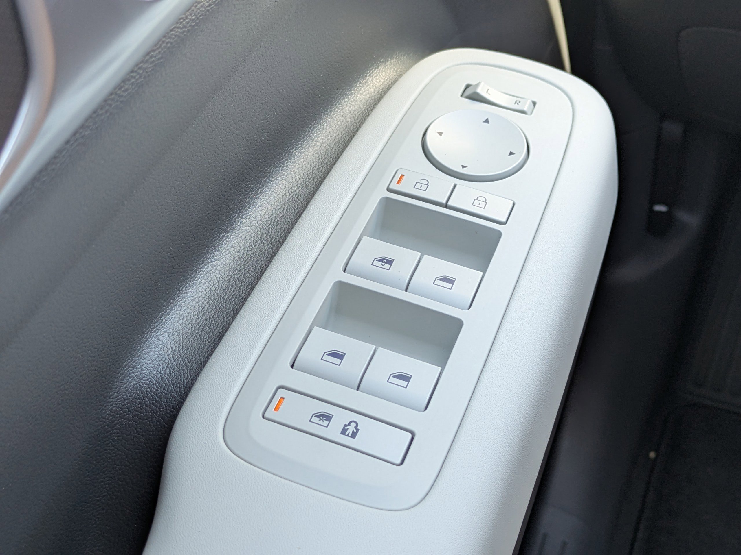 New 2026 Ecotronic Gray Hyundai SE image 43