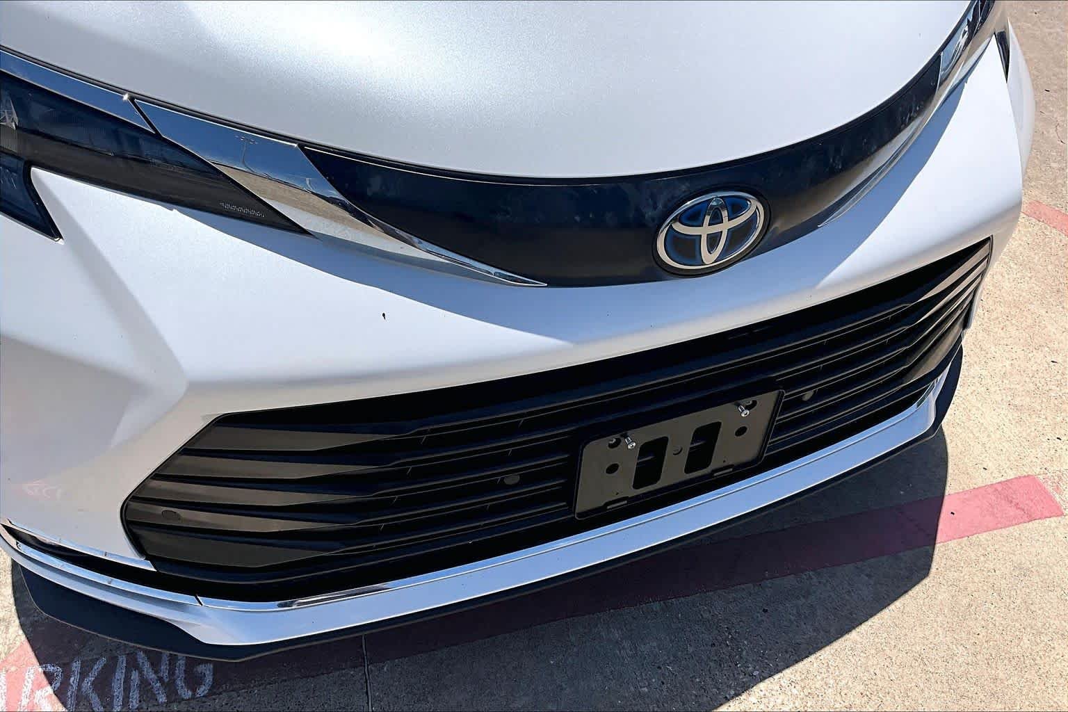 Used 2024 Wind Chill Pearl Toyota XLE image 30