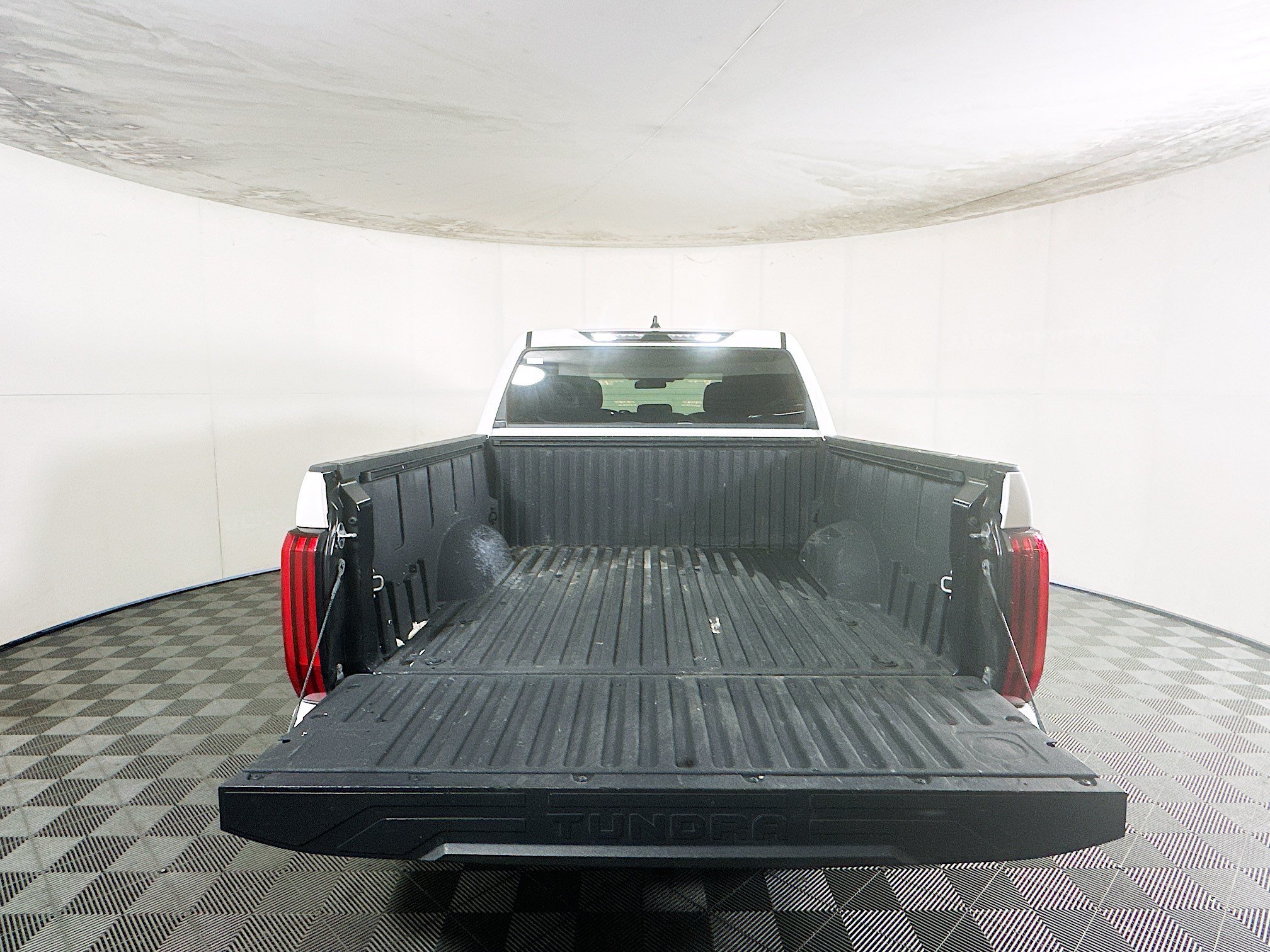 Used 2025 Ice Toyota SR5 image 31