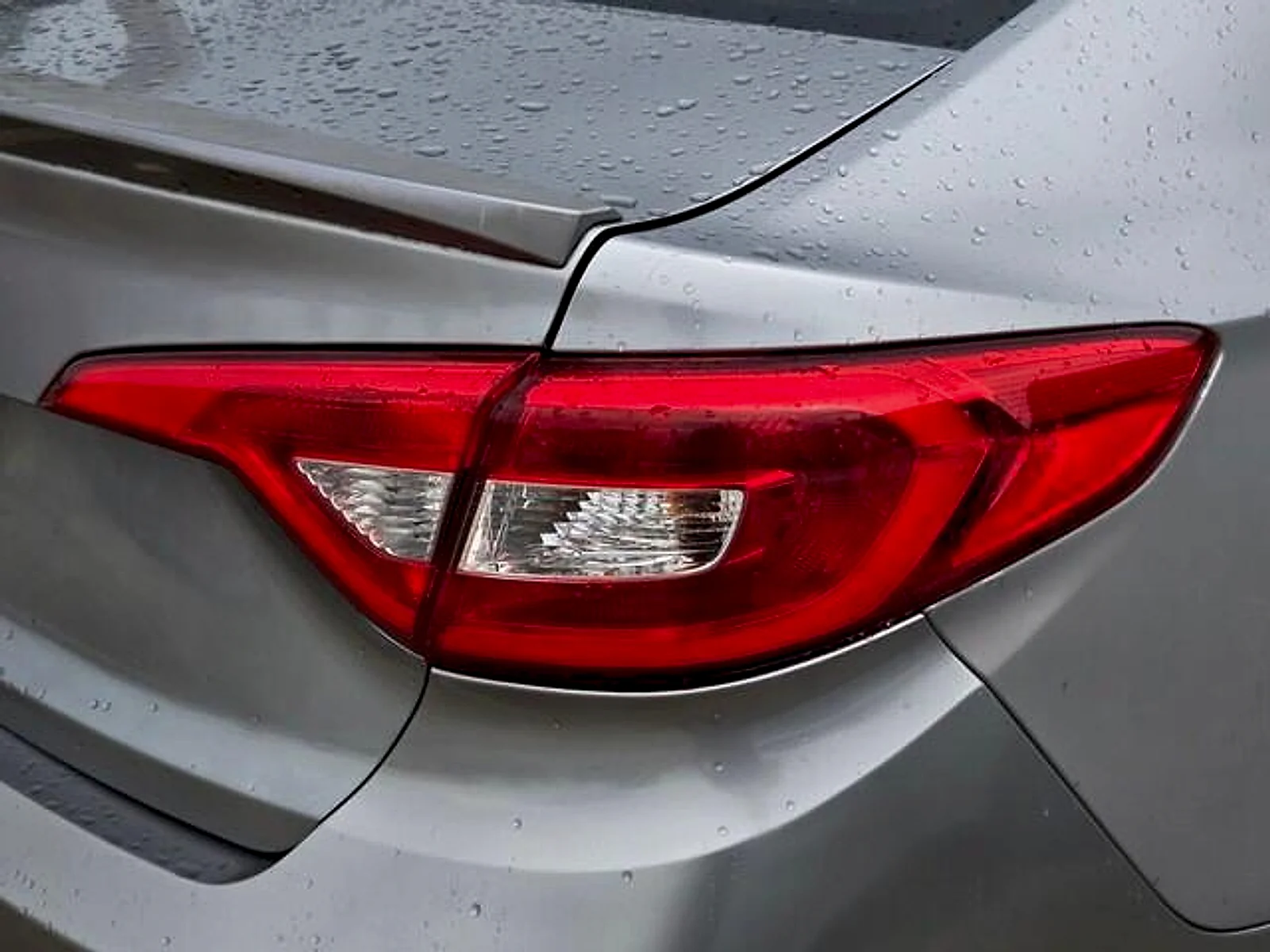 Used 2015 Shale Gray Metallic Hyundai SE image 7