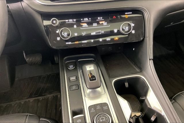 Used 2023 White INFINITI LUXE image 7