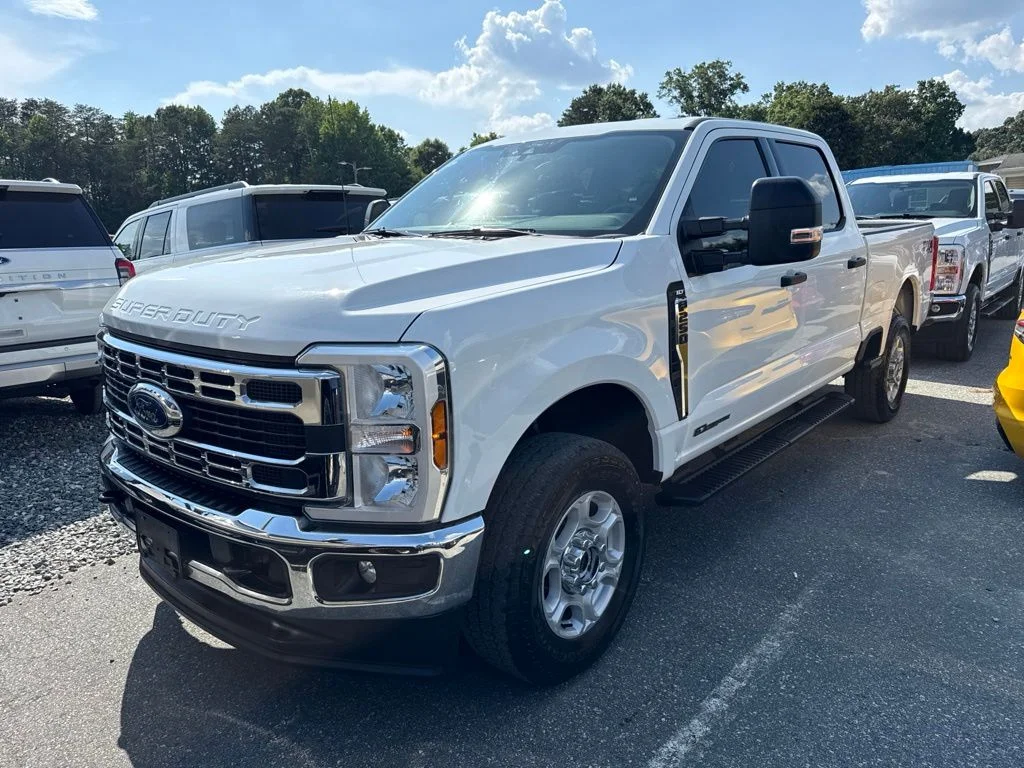 Used 2025 White Ford XLT image 1