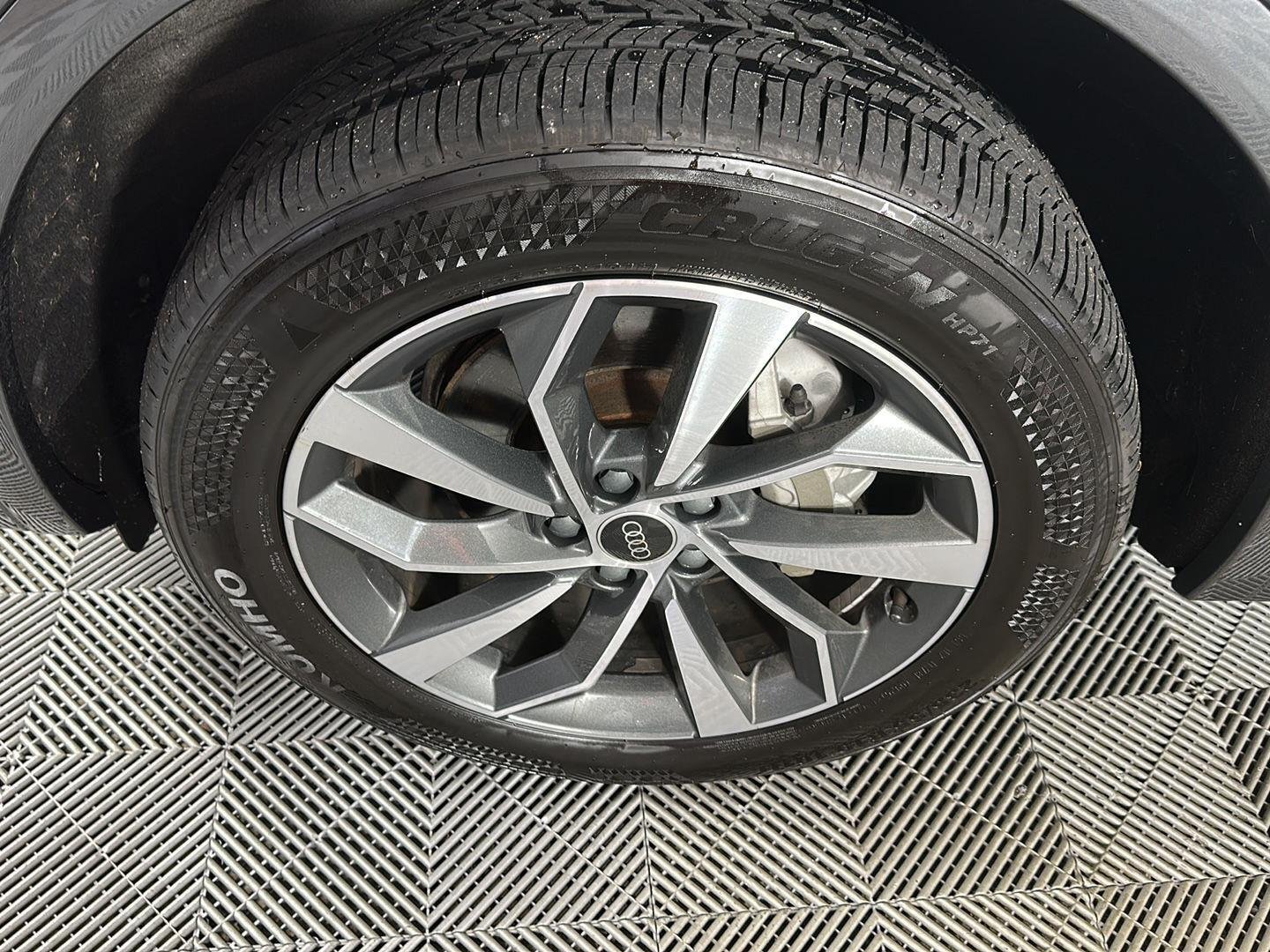 Used 2023 Daytona Gray Pearl Effect Audi S line Premium image 15