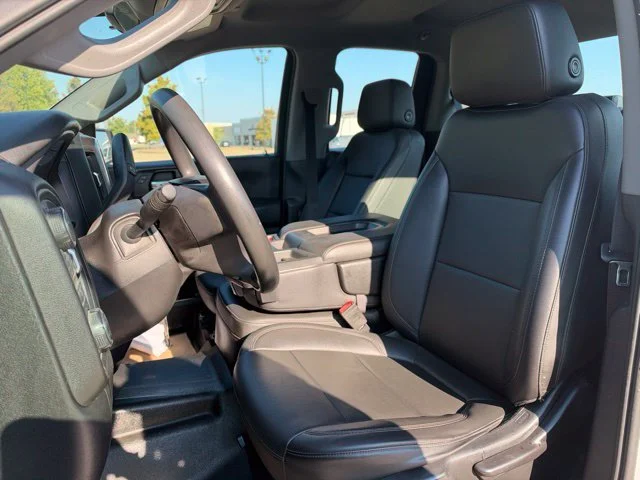 Used 2020 White Chevrolet WT image 17