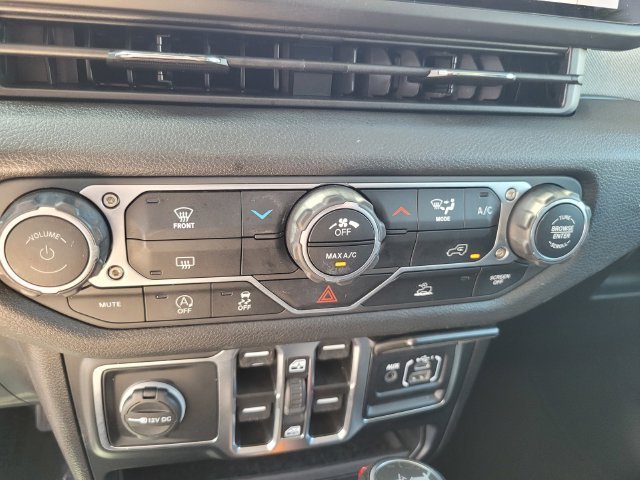 Used 2024 Silver Jeep Sport S image 25