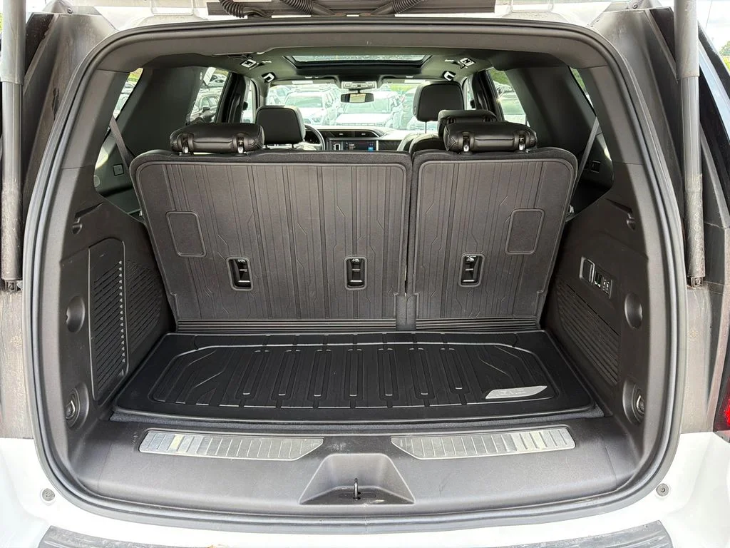 Used 2024 White GMC Denali image 18