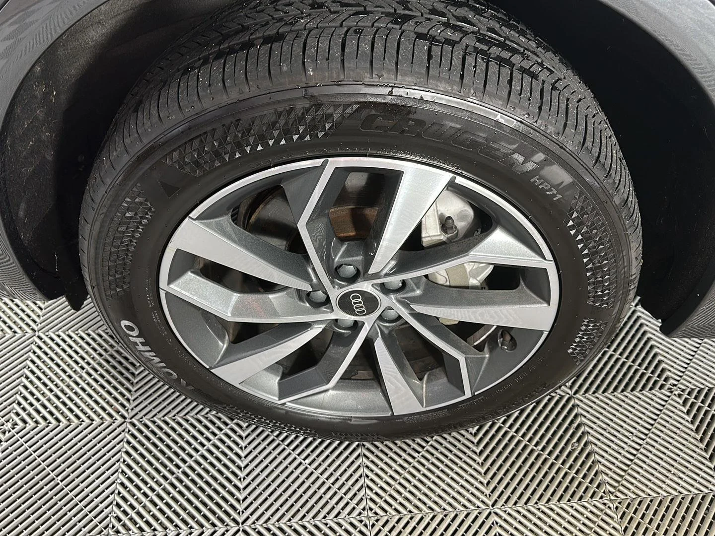 Used 2023 Daytona Gray Pearl Effect Audi S line Premium image 15