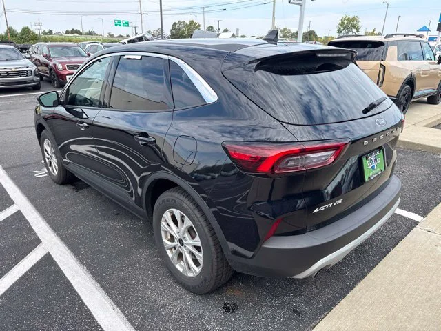 Used 2023 Black Ford Active image 9