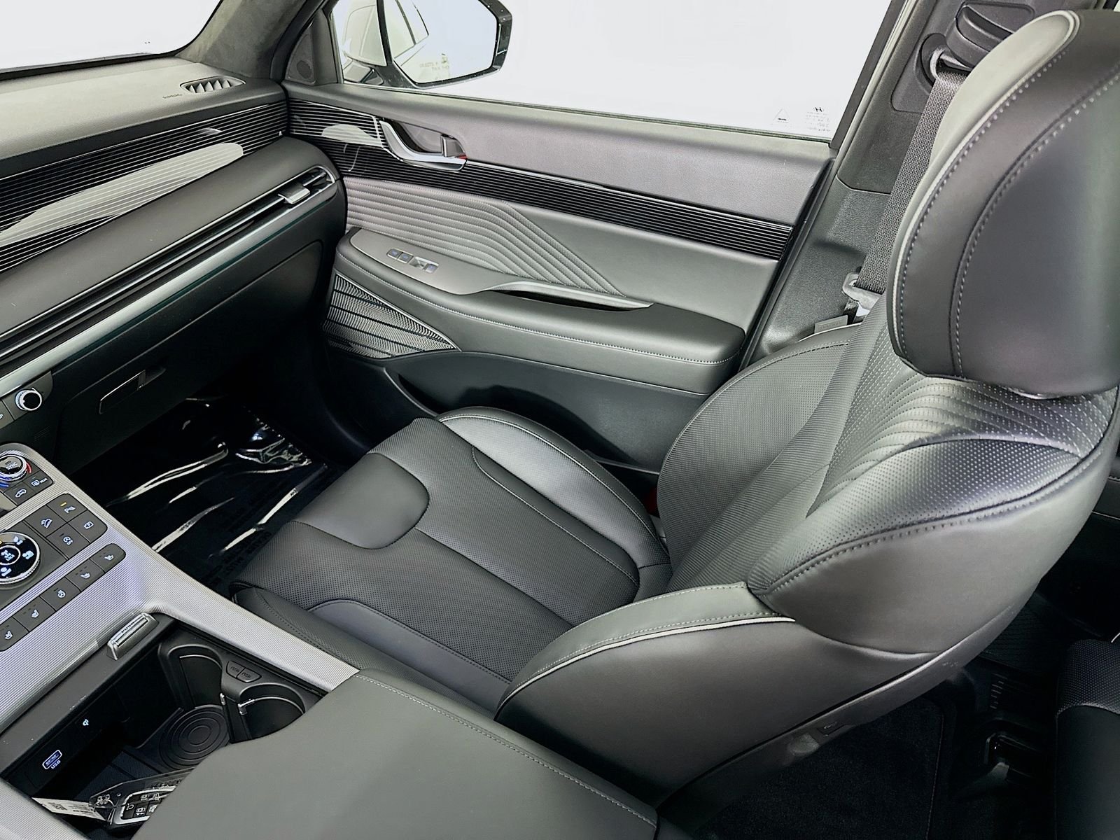 Used 2025 Silver Hyundai Calligraphy image 25