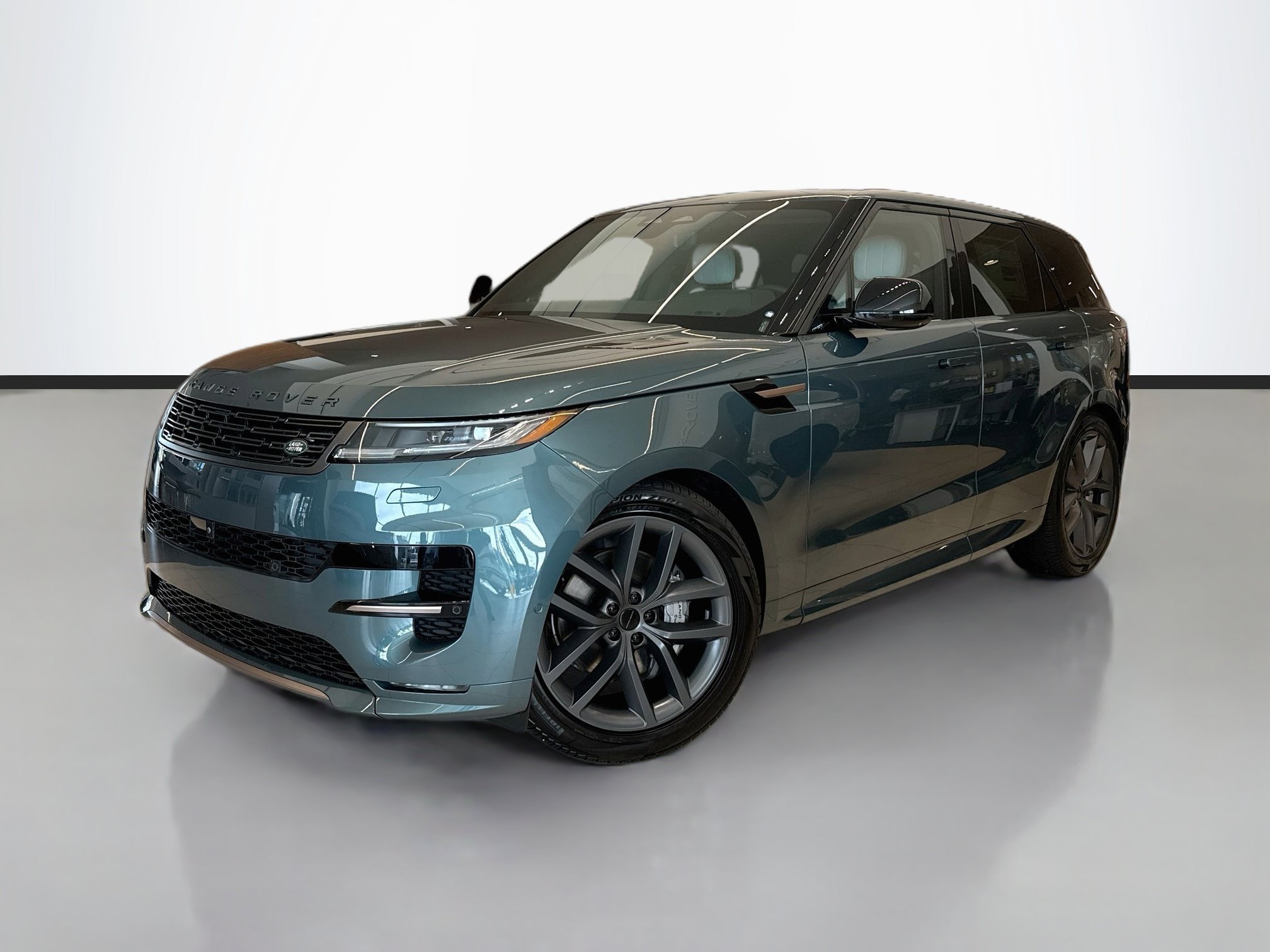 New 2026 Giola Green Land Rover Dynamic SE image 1
