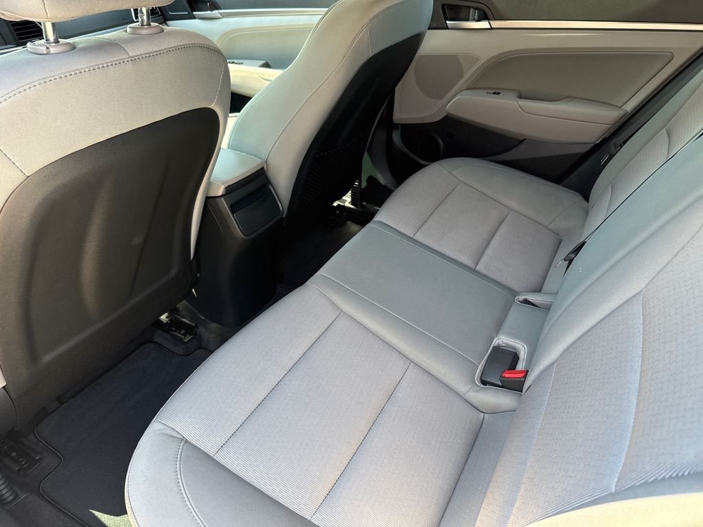 Used 2017 Silver Hyundai SE image 15