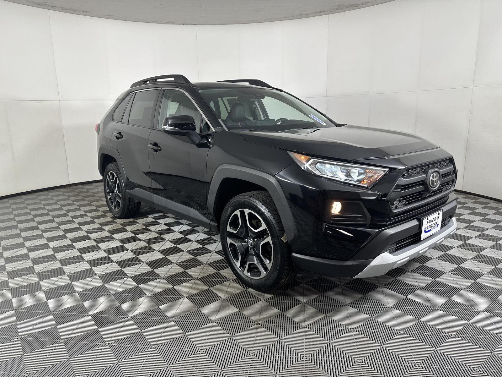 Used 2019 Midnight Black Metallic Toyota Adventure image 25