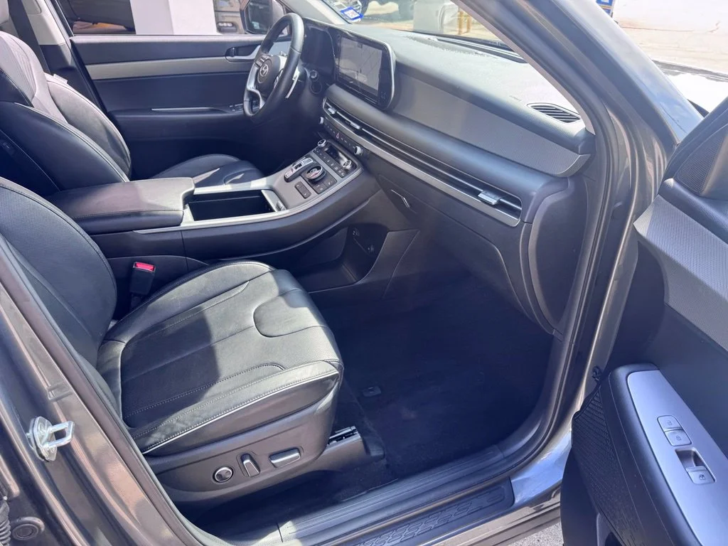 Used 2025 Gray Hyundai SEL image 25