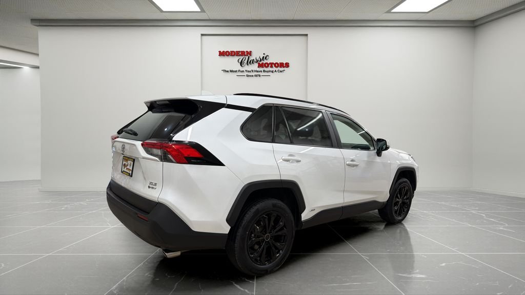 Used 2025 White Toyota XLE image 7