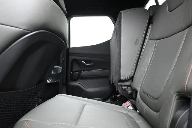 Used 2025 Green Hyundai Limited image 11