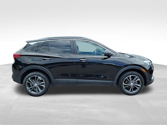 Used 2022 Black Buick Select image 15