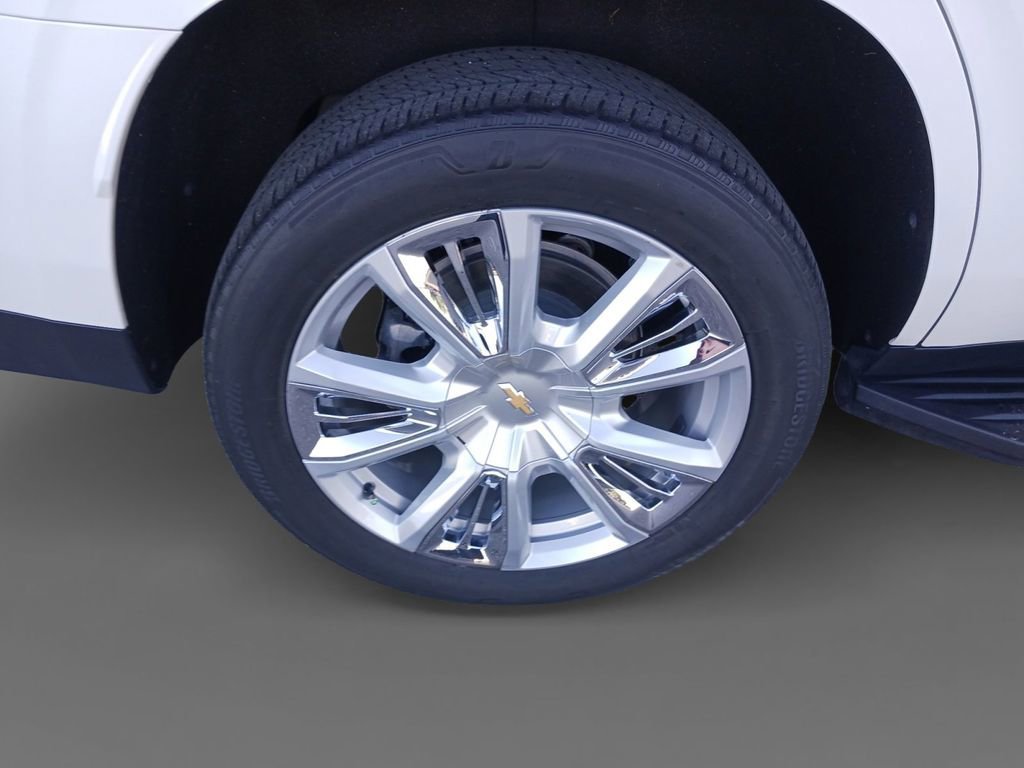 Used 2023 Iridescent Pearl Tricoat Chevrolet High Country image 10