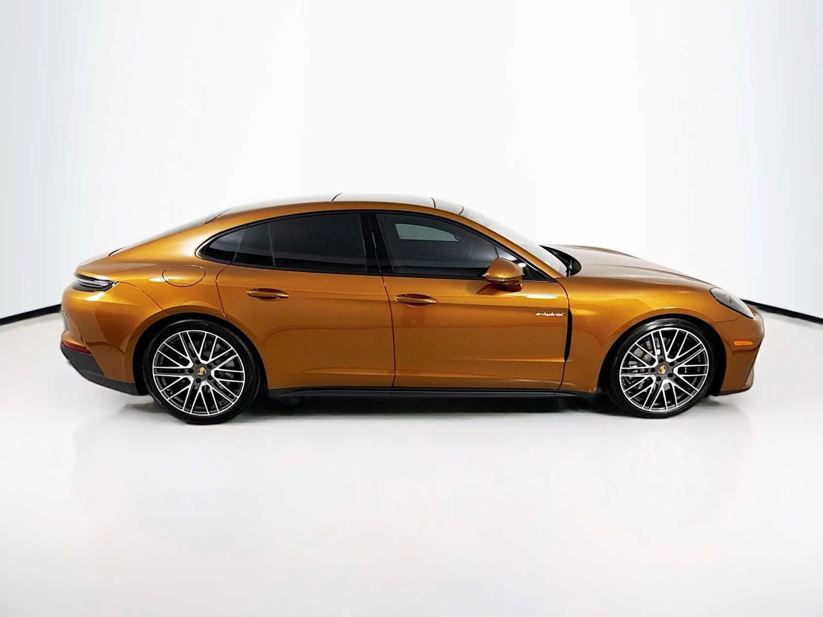 2026 Porsche Panamera 4 E-Hybrid - Photo 8