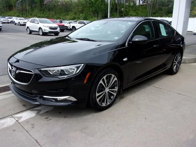 2020 Buick Regal Essence AWD's photo