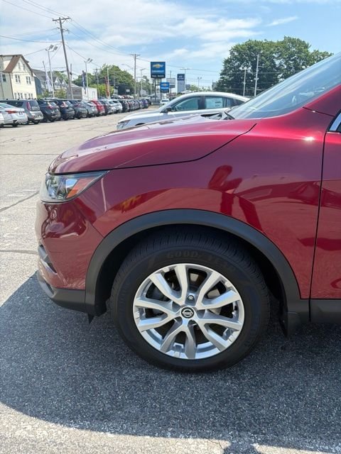 Used 2021 Red Nissan SV image 1