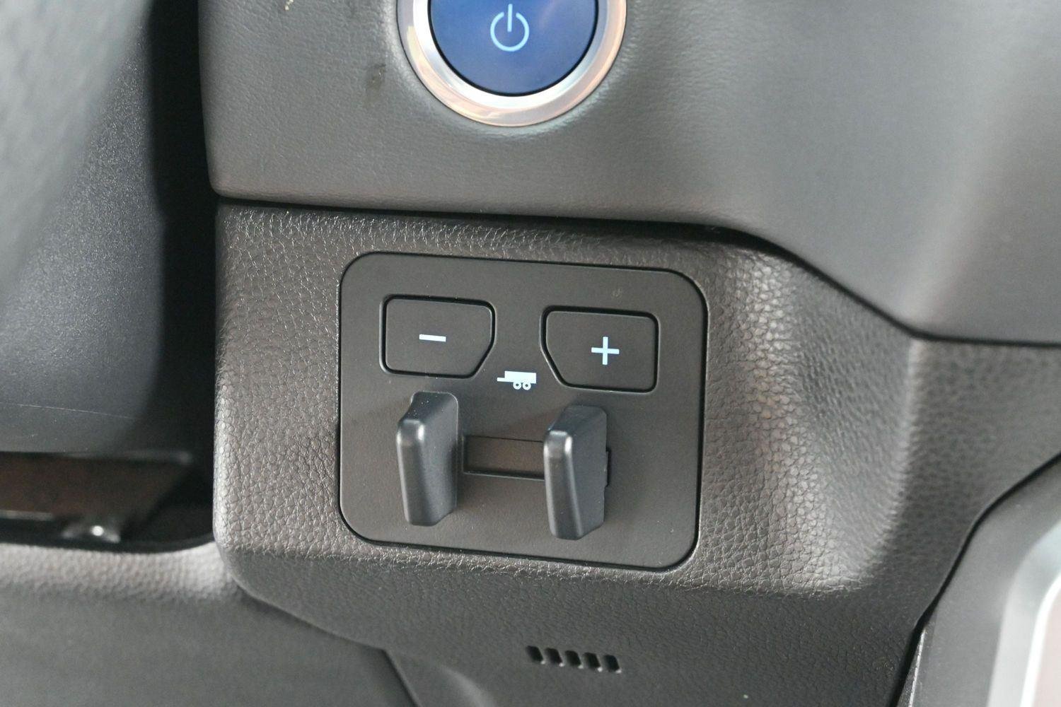 Used 2024  Toyota Platinum Hybrid image 27