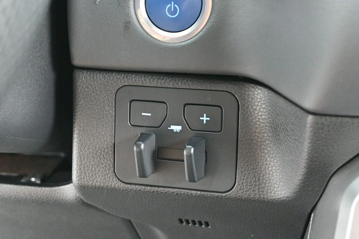 Used 2024  Toyota Platinum Hybrid image 27