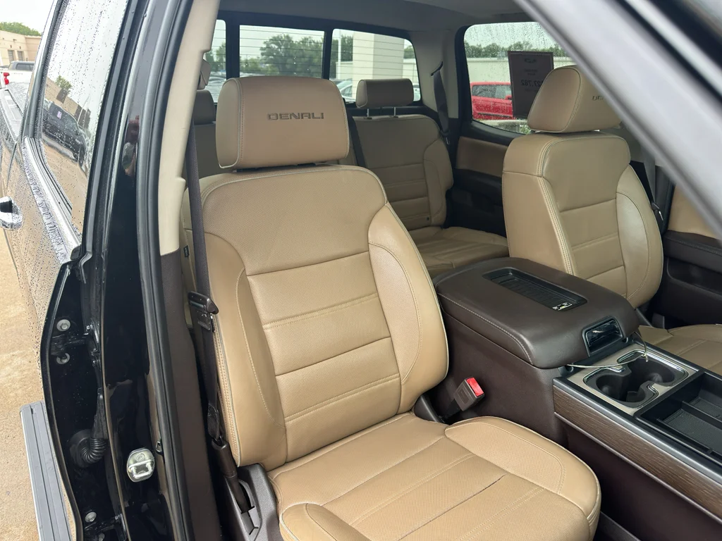 Used 2017 Onyx Black GMC Denali image 36