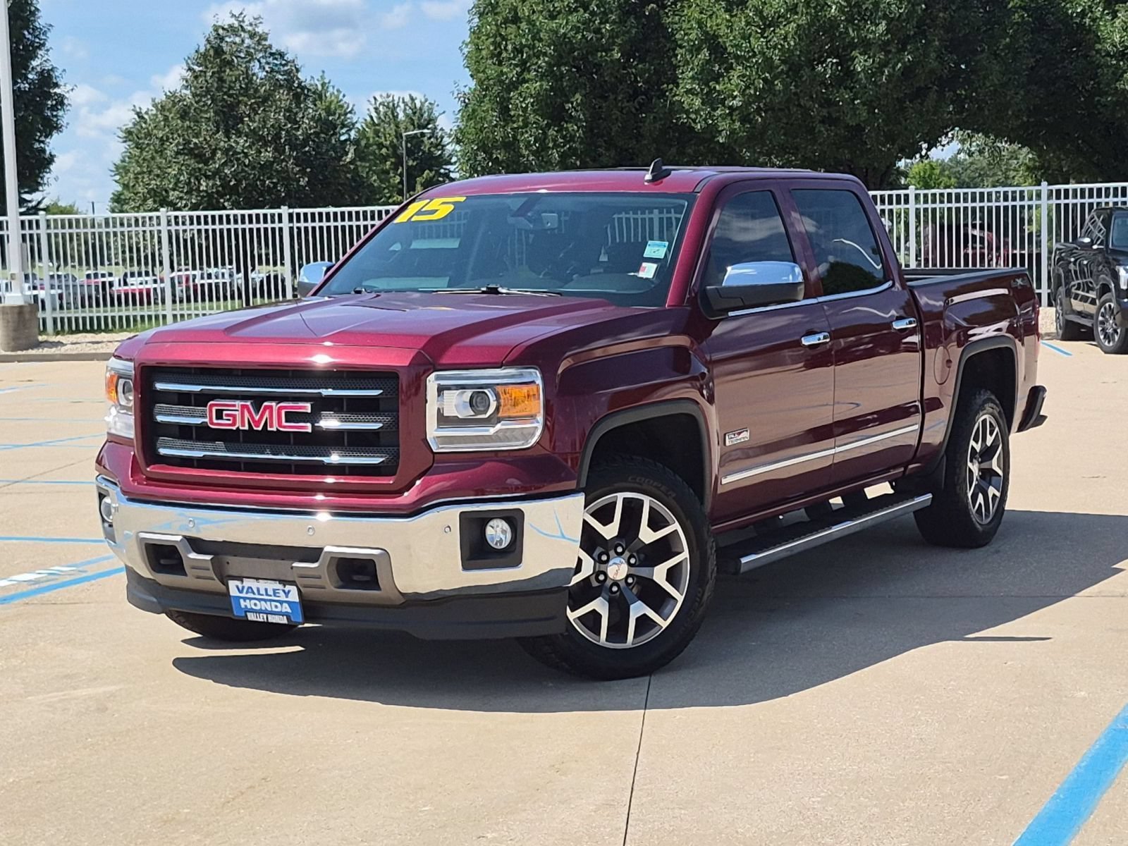 Used 2015 Sonoma Red Metallic GMC SLT 4WD image 2