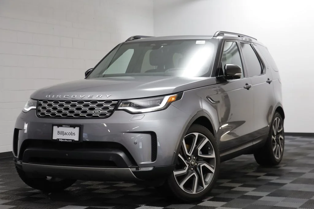 2025 Land Rover Discovery P300 S's photo