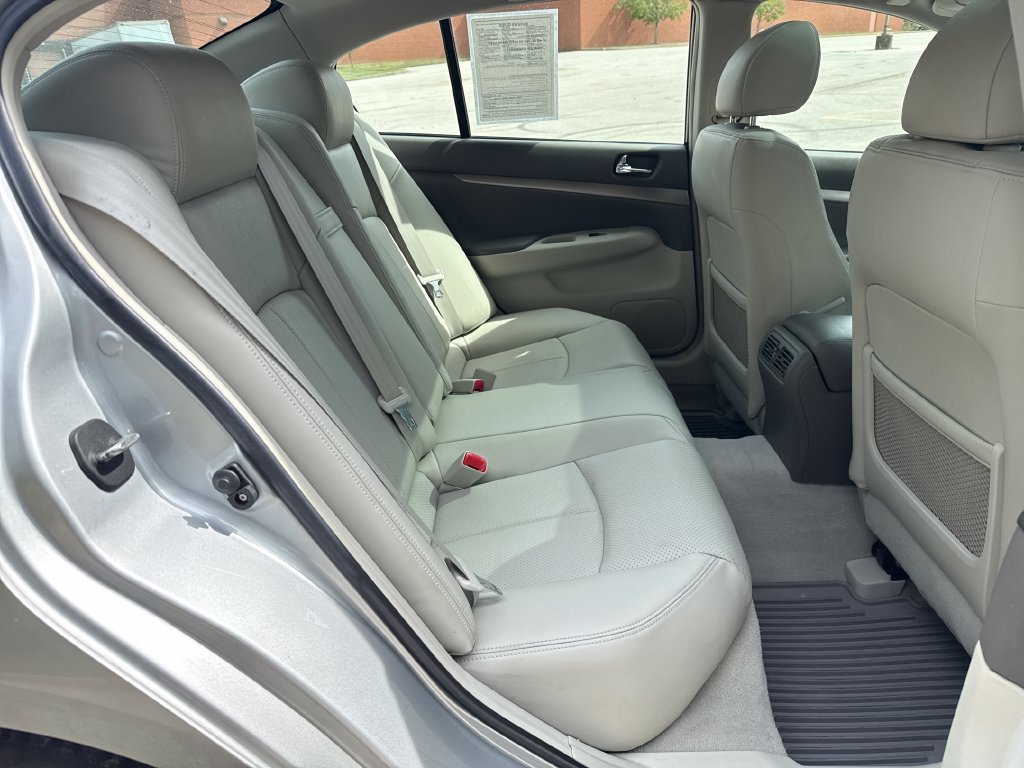 Used 2010 Silver INFINITI X image 19