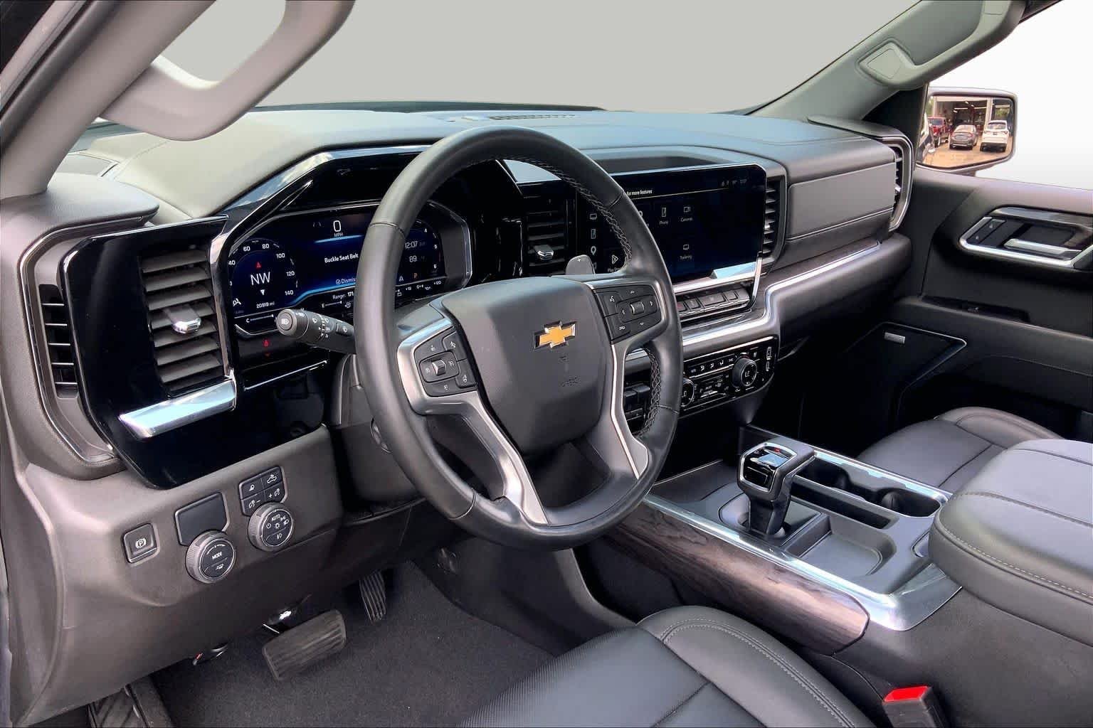 Used 2025 Black Chevrolet LTZ image 17