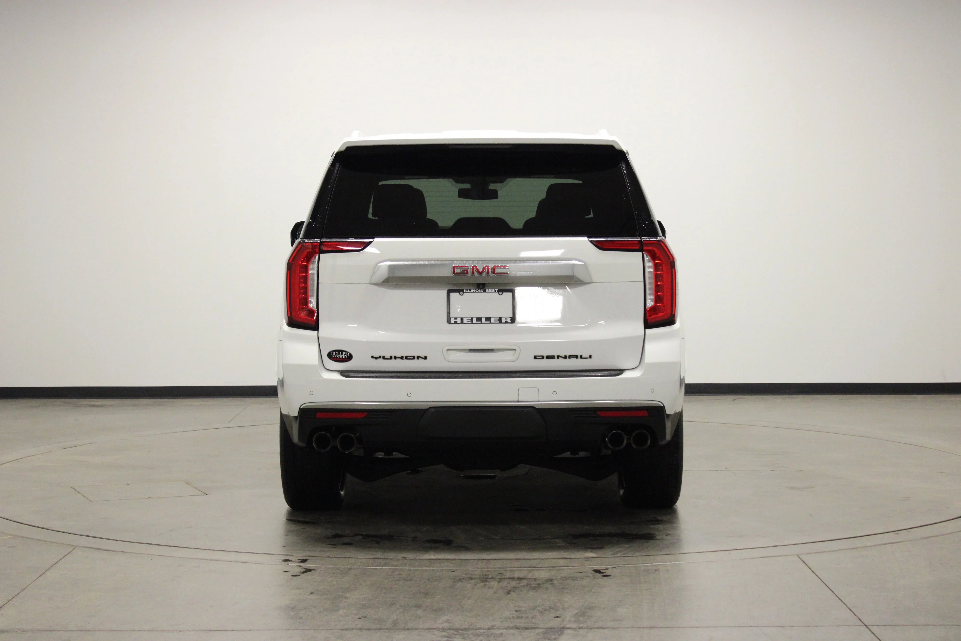 Used 2022 Summit White GMC Denali image 7