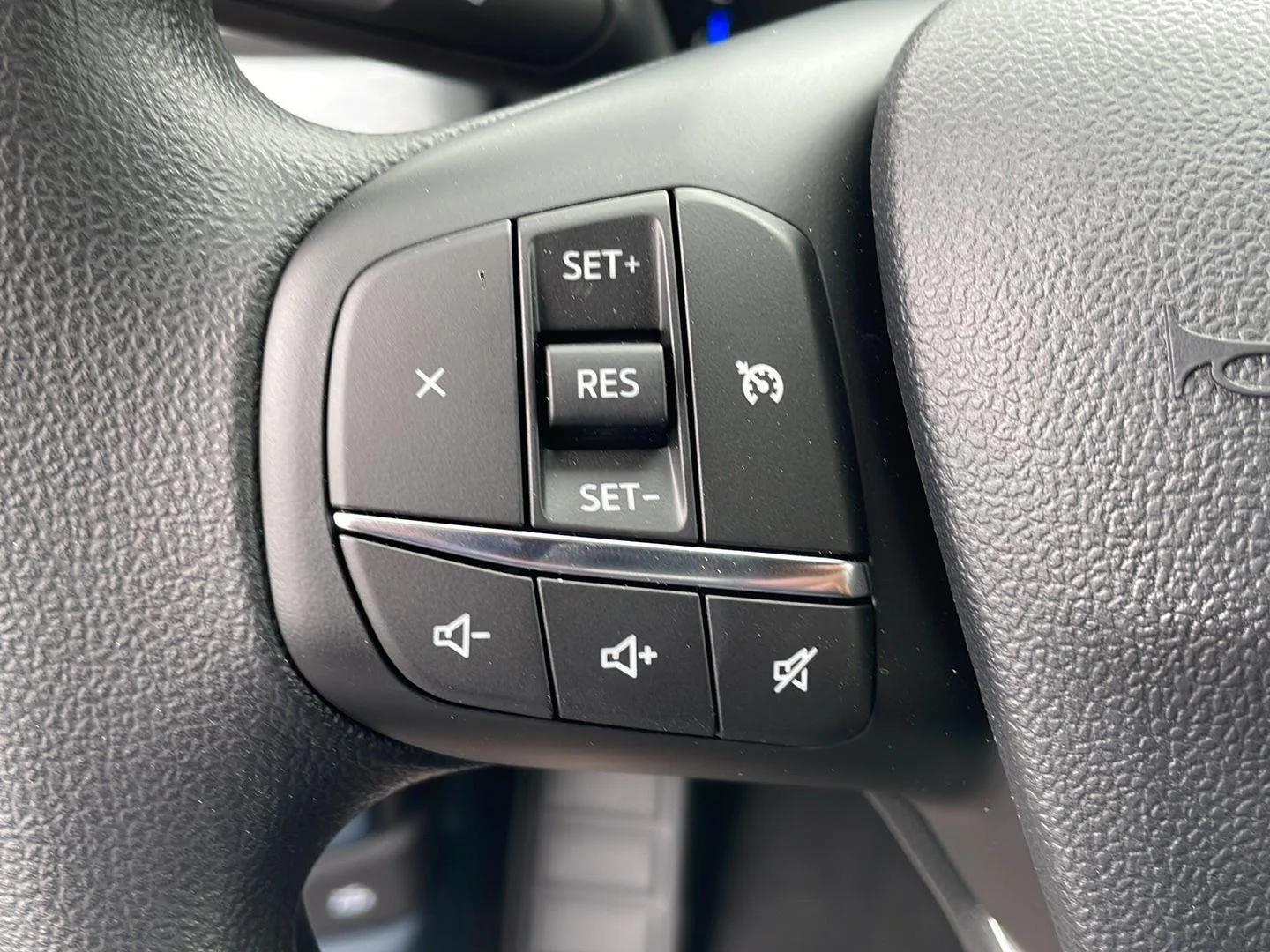 New 2026 Carbonized Gray Metallic Ford XLT image 13