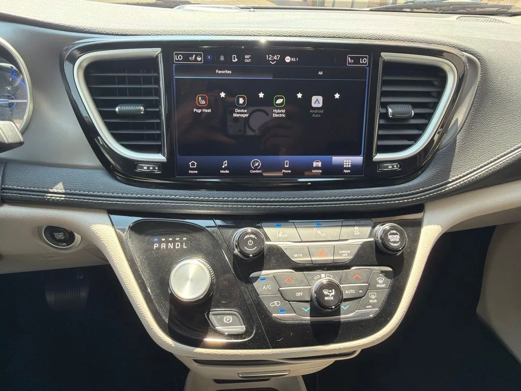 Used 2023 Silver Chrysler Touring L image 11