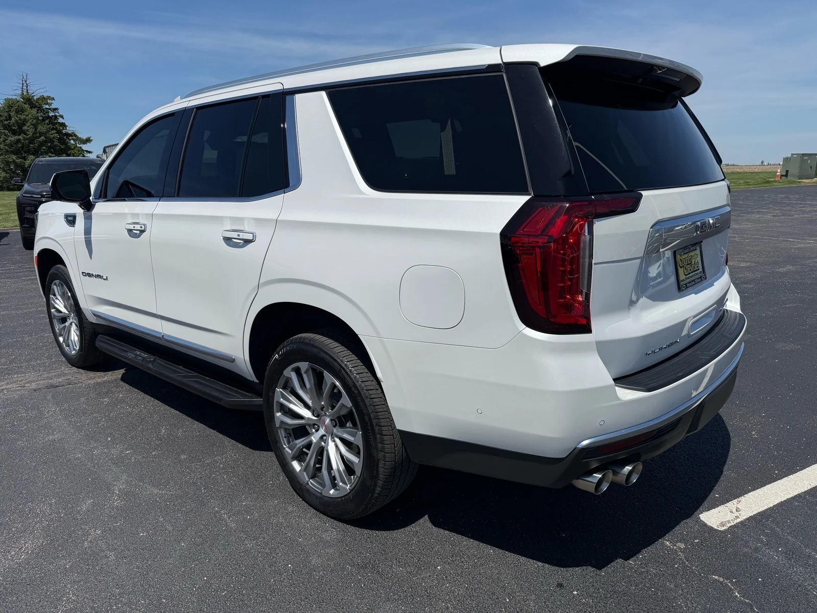 Used 2024 White Frost Tricoat GMC Denali image 3