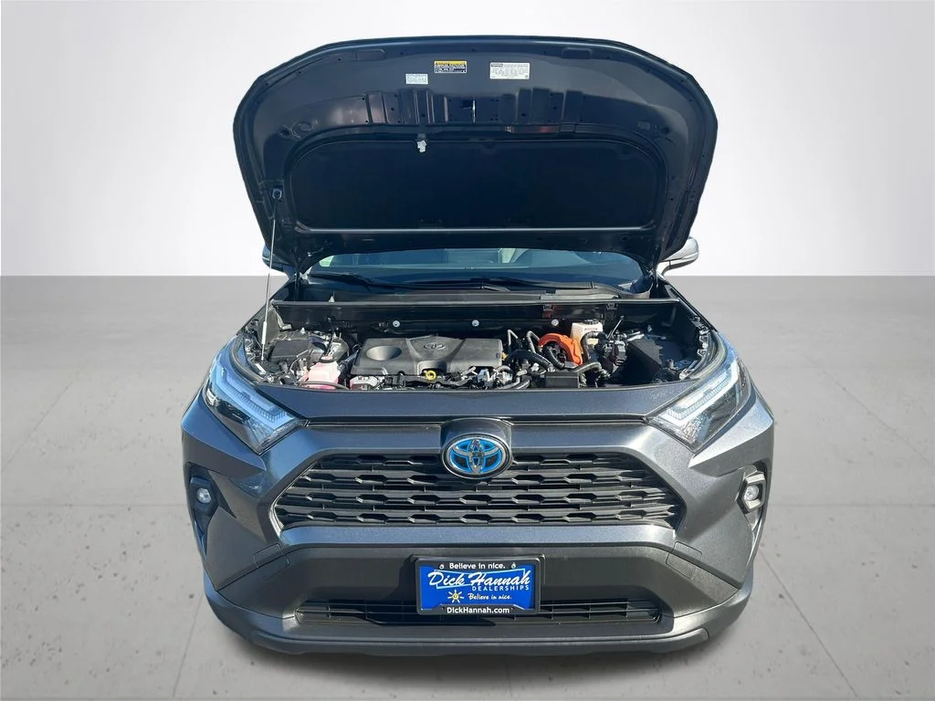 Used 2024 Gray Toyota XLE Premium image 4