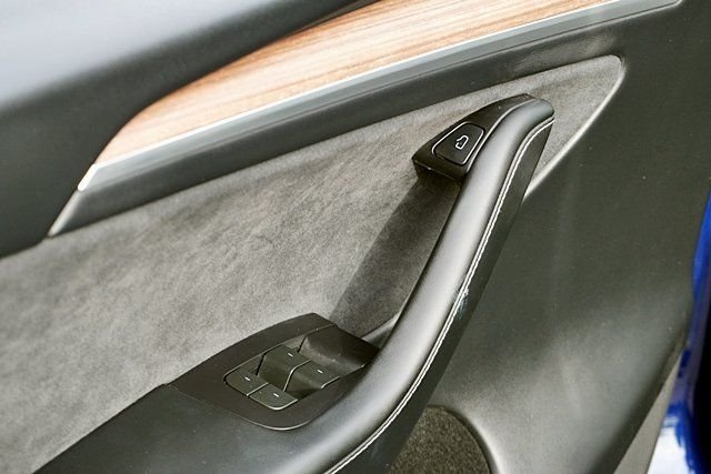 Used 2024  Tesla Long Range image 26